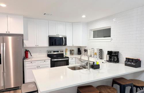 Cozy Lakeview Retreat Home - Photo 10