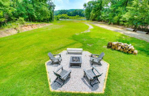 Riverfront Royal Home with Hot Tub and Fire Pits! - Foto 2