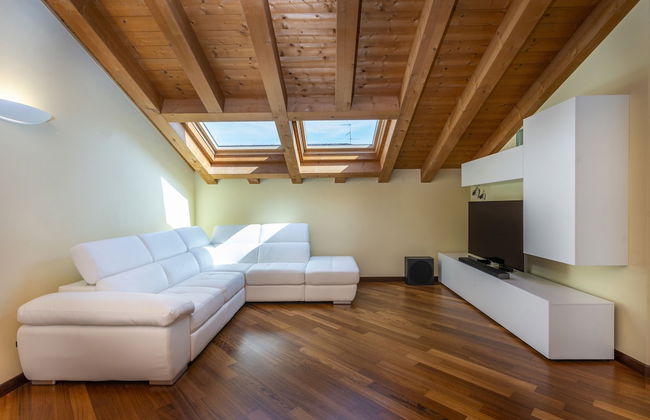 New Deal - APT with Terrace & Jacuzzi - Foto 12