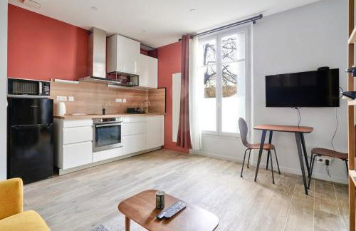 Lovely 1BR flat with direct access to subway, tram, and RER - Foto 12