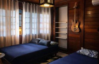 Casa com Piscina e Jardim, Próxima da Praia Brava - Foto 18