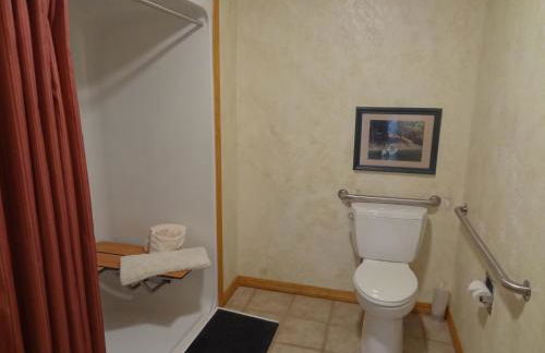 C16, Two bedroom, two bath, log-sided Harbor North luxury cottage with hot tub, cottage - Foto 14