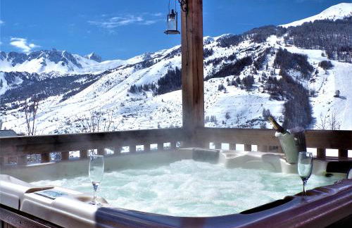 Charming Chalet w/ Mountain & Slope Views, Jacuzzi - Foto 1