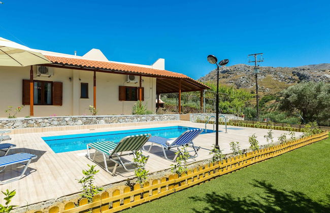 Gorgeous Villa With Pool & Gardens - Foto 21