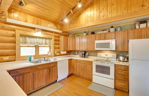 Hill City Log Cabin Along Newton Creek! - Foto 11