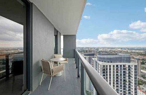Stunning Lux 2 Bed 2 Bath with Panoramic View from Balcony - Foto 48