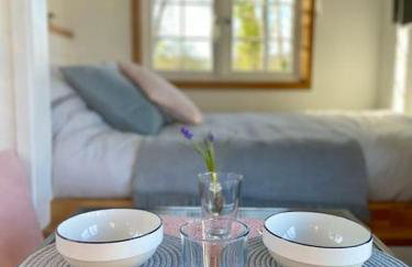 Elmhut Shepherd's Hut with Hot Tub - Foto 15