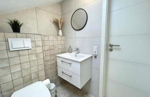 Basilisk Homes - in Grenzach-Wyhlen bei Basel - 4 x Moderne Fewos je 1bis2, 1bis4 oder 1bis6 Pers mit Küche und Balkon oder Terrasse - Parkplätze vorhanden - Foto 59