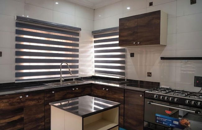 C33 Apartment And Suites - Photo 20