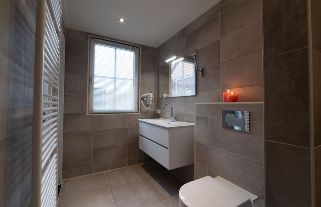 3 bedroom House in Colijnsplaat with garden and terrace - Photo 18