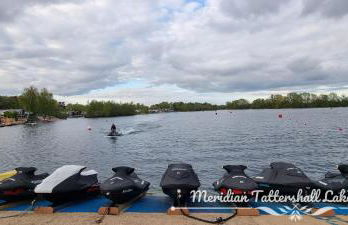 Elite Retreats 4U Lakeside Hot Tub Log Cabin with the fishing peg at Tattershall Lakes Park - Foto 63