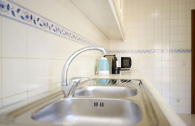 Sea View Apartment by Rent4all - Photo 16