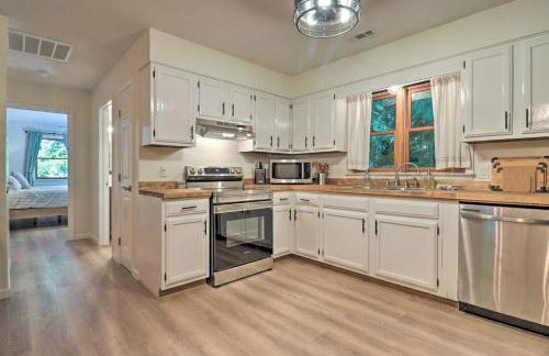 Game Room and Fire Pit Weaverville Family Home! - Foto 7