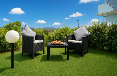 White, Villetta with pool - Foto 9