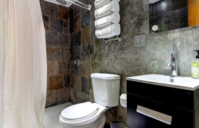 1 Bed 1 Bath 1 Parking Boutique Apt - Photo 23