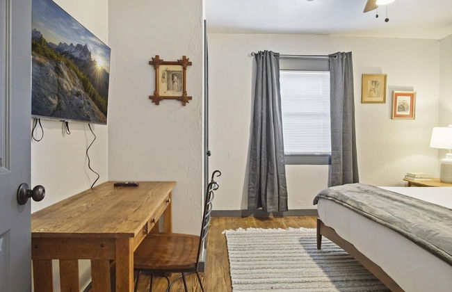 3-story 6-bedroom 4 Bathrooms 3min-asian Dist - Photo 36