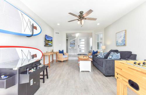 Sunset Island 3 Level Home on the Water sleeps 10 - Photo 10