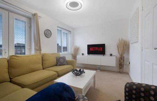 New! Spacious Retreat for 10 Perfect for Families! - Photo 1