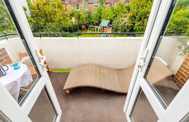 Majestic Home With Beautiful Garden in North West London by Underthedoormat - Foto 17