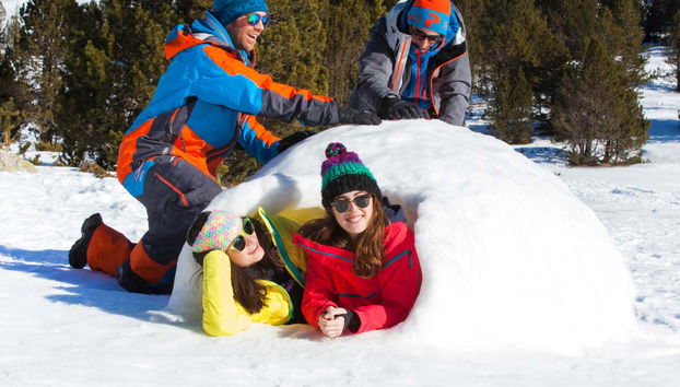 Construcción de un iglú en Grandvalira - Foto 2, Construyendo un iglú