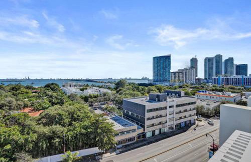 Luxury 2 Bedroom Corner Condo Walk to Design District, Infinity pool with Bay and City views, Gym, Free Parking Spot - Foto 41