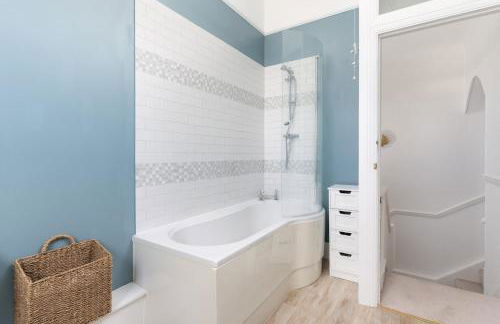 Spacious House nr Castle Beach Parking & Sauna - Foto 26