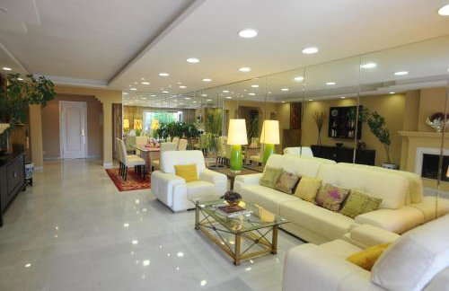 Bonito piso con jardines y piscina - Foto 25