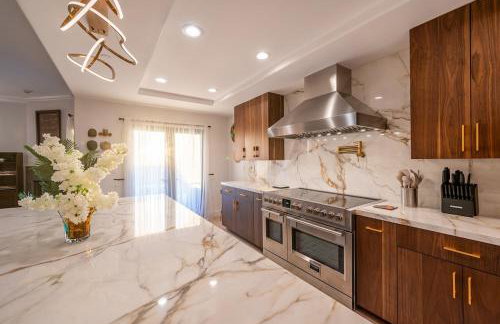 Phenomenal King, Air, Rooftop Deck, Walk to Beach - Foto 26