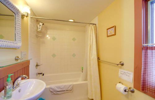 Chester Farmhouse on 100 Acres, 15 Min to Okemo! - Foto 16