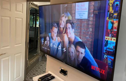 Modern Spacious 1 Bed Apartment with Free Parking in Trendy Inner London Suburb 15 mins walk to Victoria Line Underground then 20 mins to Oxford Street "West End of London" or 10 mins walk to Overground and 10 mins to London Liverpool St "City of London" - Foto 9