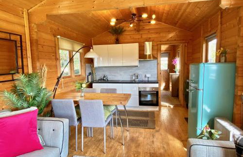 Yealm Cabin Self Catering Log Cabin in Devon with Hot Tub - Foto 8