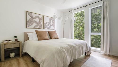 Balcony View and King Beds Walk to Golden 1 Center - Foto 4