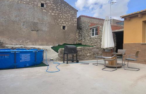 Agradable casa con chimenea y patio totalmente privado - Foto 3