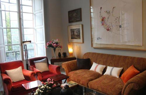 Elegant 2 Bedroom Apartment in Historic 1882 Building Central Sevilla Private Parking & Country Club Access - Foto 7