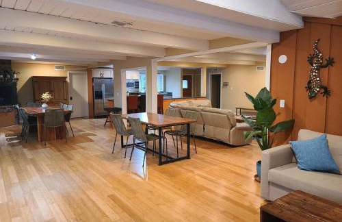 Westside Retreat w Yard, Grill, Hot Tub, Near Sofi Stadium, LAX, and the Beach - Foto 14