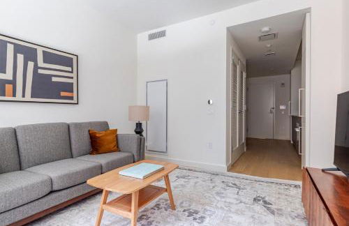 Blueground Chelsea rooftop pool nr The Vessel NYC-2147 - Foto 3