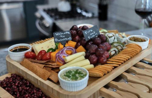 Fire and Fun Luxe Stay w Pool Hot Tub and Game Room - Foto 8