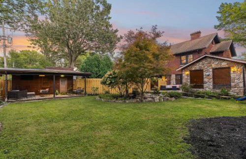 Steps to Edgewater - Sleeps 14 - Fun Game Room Retreat - Foto 71