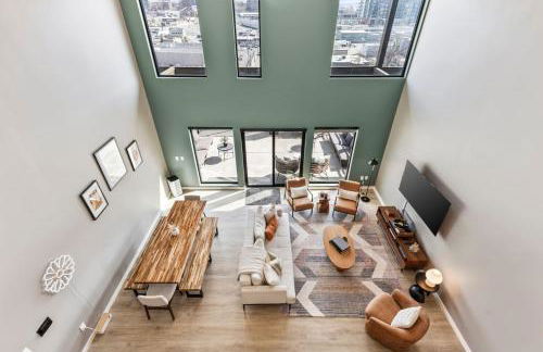 Penthouse Luxury with Pool Patio and City View plus Walk to Broadway - Foto 17