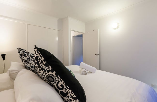 DAWN, 2BDR Carlton Apartment - Photo 6