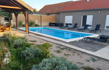 Olive Tree House with Jacuzzi, WiFi and 40m2 pool - Foto 25