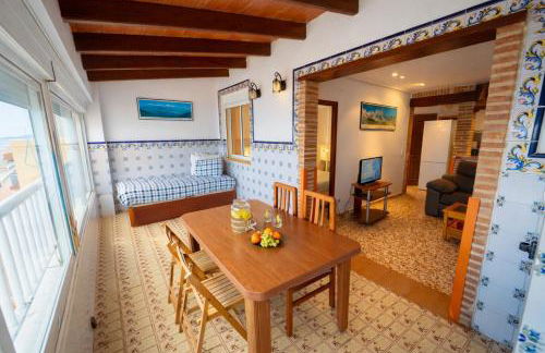 Apartamento en primera línea de playa con vistas al mar - Foto 2