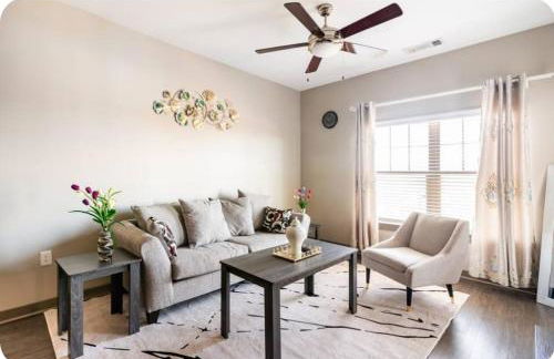 Uptown Stay and Adventures with Pool, Bars & Shops - Photo 14