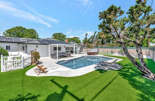 New cheerful villa, Pool, Spa, Mini Golf, Game room, Fire pit next to Disneyland - Foto 1