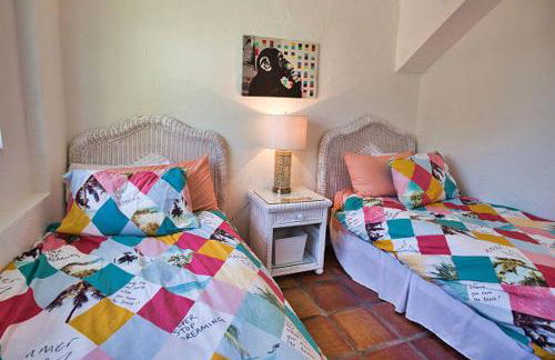Pet Friendly & Firepit Minutes to Beach Sleeps 6 - Foto 6