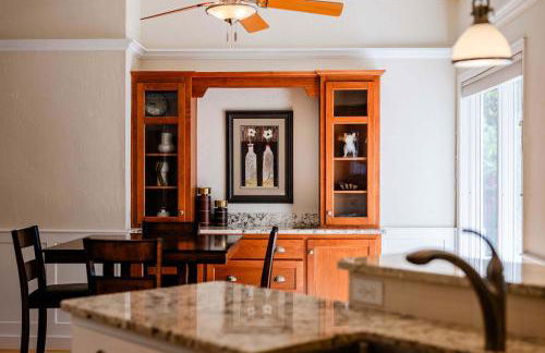 Family Downtown Mansion - Sleeps 13 - Foto 7