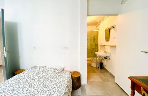 Oasis Urbaine - Spacieux et calme avec patio - Foto 14