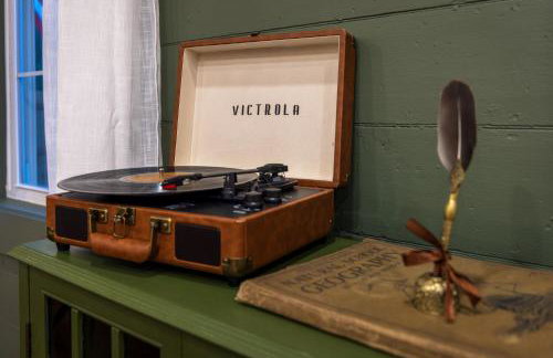 Cozy Spring Night HotTub Firepit PetFriendly Patio - Foto 8