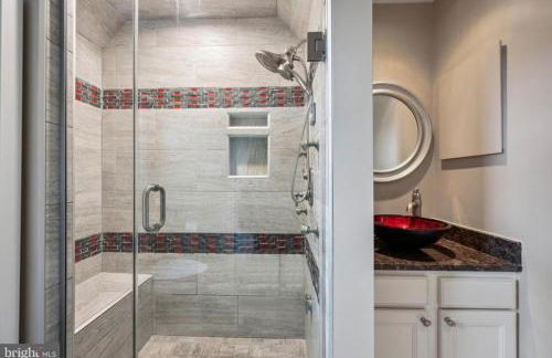 Spacious Home Near UMD and DC - Foto 33