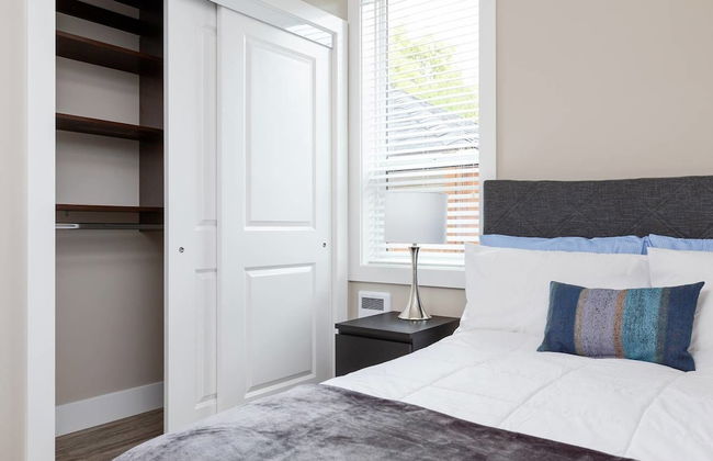 Private and Cozy 2bdr 2BA Home in Kitsilano - Photo 3